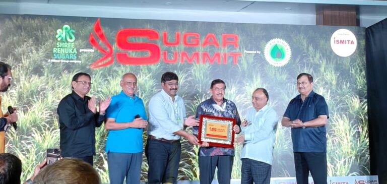 Prakash Naiknavare receives Lifetime Achievement award