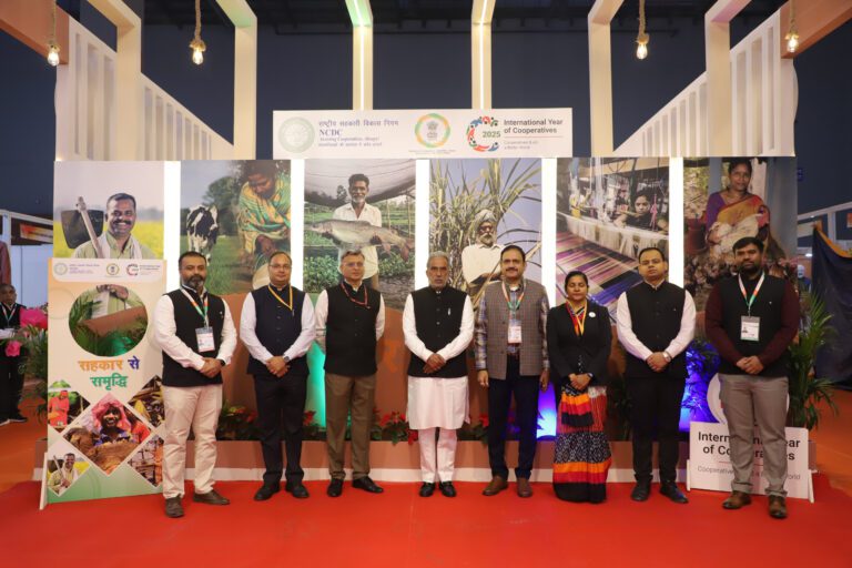 IITF 2025 में NCDC पैवेलियन का उद्घाटन; सहकारिता राज्य मंत्री ने NCDC के पहल की सराहना की NCDC Pavilion launched at IITF 2025, showcasing cooperative initiatives and products.