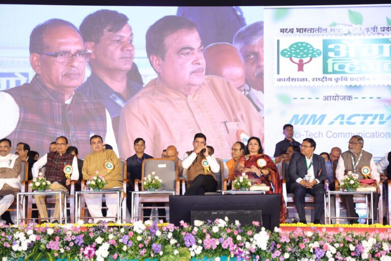 Union Ministers Nitin Gadkari and Shivraj Singh Chouhan at Agrovision 2025 inaugural event in Nagpur.
