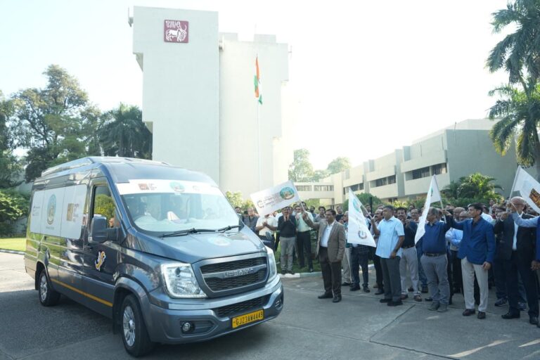 Meenesh Shah Flags Off Cooperative Prosperity Journey Caravan to Mark IYC 2025 NDDB Chairman flagging off Cooperative Prosperity Journey caravan at Anand